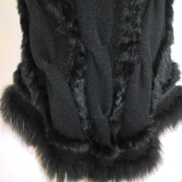 Hooded Cable Knit Poncho with Fur Detail - Picture 4 of 9
